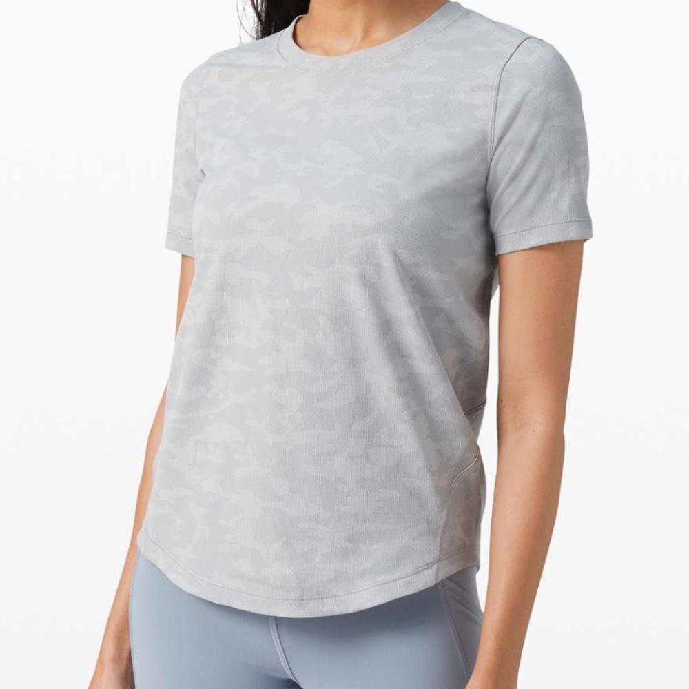 lululemon long distance top, light gray camo, size 8, perfect condition